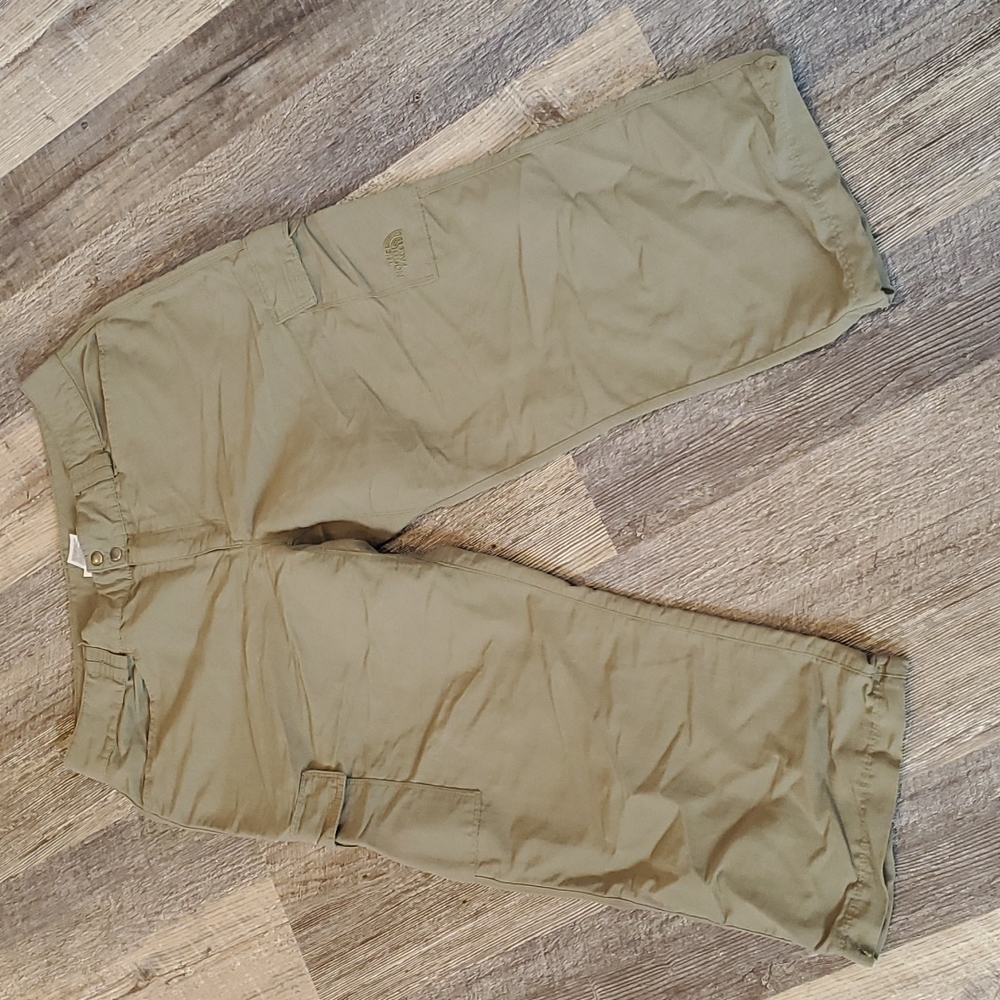 The North Face green women nylon capri cargo style size 10